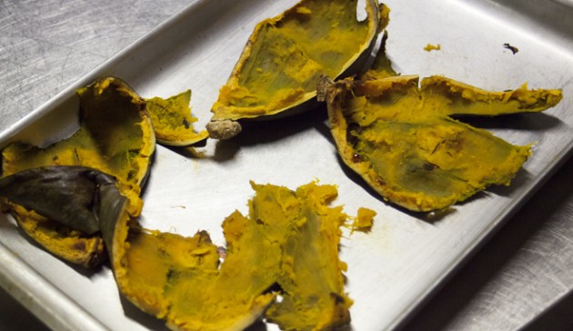 raschia-la-polpa-dalla-zucca