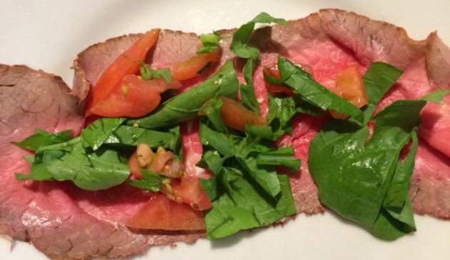ricetta-del-roast-beef-aggiungi-pomodoro-e-rucola